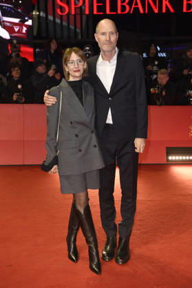 Lance Hammer mit Begleitung bei der Closing Ceremony mit Preisverleihung auf der Berlinale 2026 76. Internationale Filmfestspiele Berlin im Berlinale Palast. Berlin, 21.02.2026