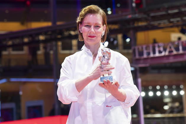 Sandra Hüller mit dem Silbernen Bären für die beste Darstellerin in Rose nach der Closing Ceremony mit Preisverleihung auf der Berlinale 2026 76. Internationale Filmfestspiele Berlin im Berlinale Palast. Berlin, 21.02.2026