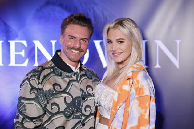 Reality-TV-Teilnehmer Sascha Czok mit Frau Sandra Czok bei der Singlepräsentation der neuen Single In Ewigkeit von Menowin Fröhlich im Mio Club. Köln, 05.01.2023 NRW Deutschland Copyright: xChristophxHardtx