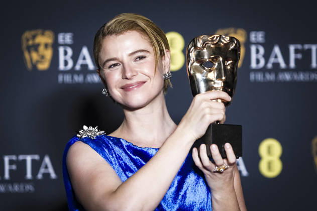 Jessie Buckley mit dem Preis für die beste Hauptdarstellerin in Hamnet bei der Verleihung der BAFTA Film Awards 2026 79th British Academy Film Awards in der Royal Festival Hall. London, 22.02.2026