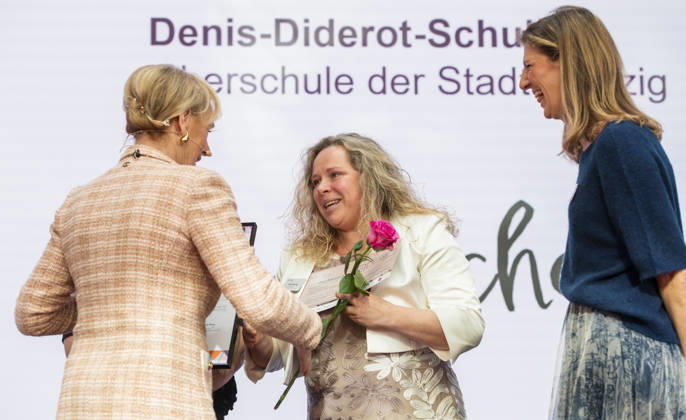 Svetlana Thieme und Kati Klitzing - Deutscher Lehrkräftepreis 2025 EUR, Deutschland, Berlin, 23.02.2026: Svetlana Thieme und Kati Klitzing von der Denis-Diderot-Oberschule aus Leipzig. Preisverleihung des Deutscher Lehrkräftepreis 2025. Zehn Lehrkräfte, drei Schulleitungen und fünf Lehrkräfte-Teams aus zehn Bundesländern werden in dieser Wettbewerbsrunde für ihre herausragenden Leistungen ausgezeichnet: