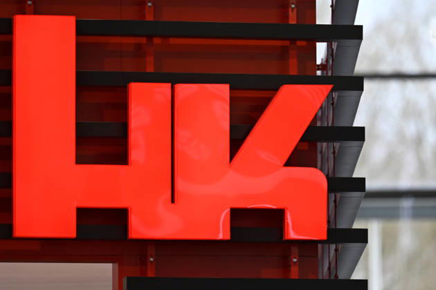 Das Logo des Waffenherstellers Heckler&Koch (HK) zu sehen auf der Enforce Tac 2026 in der Messe Nürnberg. Die Fachmesse für Angehörige von Behörden mit Sicherheitsaufgaben und der Streitkräfte findet jährlich in Nürnberg statt (Themenbild, Symbolbild). Nürnberg, 23.02.2026 Bayern Deutschland Copyright: xDwixAnoraganingrumx