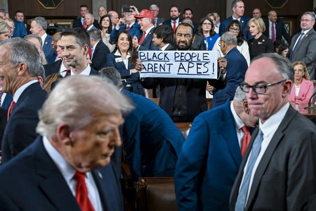 News Themen der Woche KW09 News Bilder des Tages #2 Representative Al Green, Democrat of Texas, holds a sign before President Donald Trump delivers his State of the Union address during a joint session of Congress in the House Chamber at the U.S. Capitol in Washington, DC on Tuesday, February 24, 2026. Dozens of Democrats have boycotted the speech and are attending an alternative rally called the People s State of the Union held on the National Mall. Pool photo by Kenny Holston  WAX2026022535 KennyxHolston