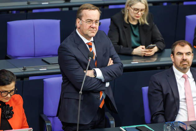 Bundestag Boris Pistorius (SPD), Bundesminister der Verteidigung, bei der Befragung der Bundesregierung im Deutschen Bundestag am 25.02.26 in Berlin. Berlin Berlin Deutschland Bundestag