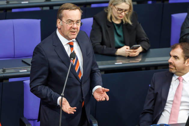 Bundestag Boris Pistorius (SPD), Bundesminister der Verteidigung, bei der Befragung der Bundesregierung im Deutschen Bundestag am 25.02.26 in Berlin. Berlin Berlin Deutschland Bundestag