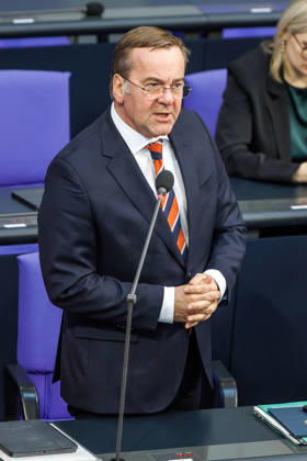 Bundestag Boris Pistorius (SPD), Bundesminister der Verteidigung, bei der Befragung der Bundesregierung im Deutschen Bundestag am 25.02.26 in Berlin. Berlin Berlin Deutschland Bundestag