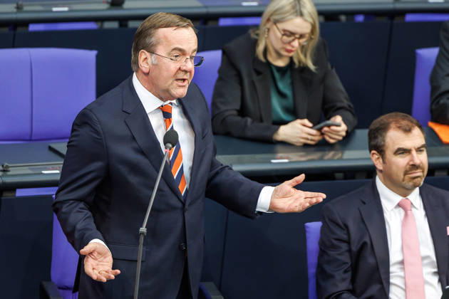 Bundestag Boris Pistorius (SPD), Bundesminister der Verteidigung, bei der Befragung der Bundesregierung im Deutschen Bundestag am 25.02.26 in Berlin. Berlin Berlin Deutschland Bundestag