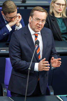 Bundestag Boris Pistorius (SPD), Bundesminister der Verteidigung, bei der Befragung der Bundesregierung im Deutschen Bundestag am 25.02.26 in Berlin. Berlin Berlin Deutschland Bundestag