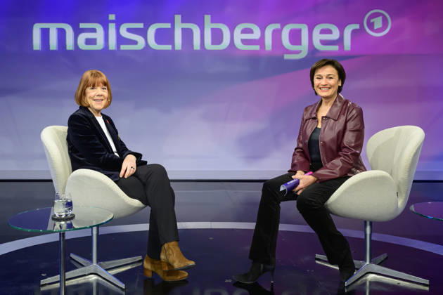 Entertainment Themen der Woche GER, Berlin, studio, guest on - maischberger, political talk show, TV, format, with host - Sandra Maischberger, Das Erste, from Adlershof - at Studio 20, pictured from left: Gisele Pelicot, Sandra Maischberger, pre recording, February 25, 2026, Copyright: HMBxMedia UwexKoch