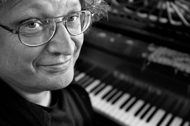 Portrait of Rene JACOBS (conductor, opera singer) at his place in Marais district 22 09 2005 Philippe Matsas Opale.photo RECORD DATE NOT STATED