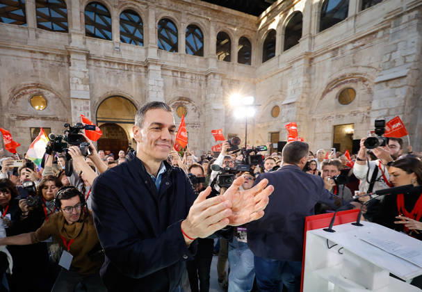 Sánchez participates in an act of beginning of electoral campaign in Burgos The President of the Government, Pedro Sánchez, during an act of beginning of electoral campaign, on February 26, 2026, in Burgos, Castilla y León Spain The President of the Government, Pedro Sánchez, will intervene in three acts during the electoral campaign of the regional elections in Castilla y León on March 15 and the former president José Luis Rodríguez Zapatero will participate again, after being absent in the bells of Extremadura and Aragón 26 FEBRUARY 2026 PRESIDENT CANDIDATE ELECTIONS CAMPAIGN ELECTORAL CAMPAIGN Tomá Burgos Castilla y Leon Burgos Castilla y Leon Spain  Copyright: xTomasxAlonsox 7324059