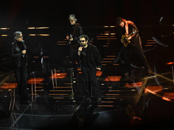 Sanremo, 76th Italian Song Festival. Fourth Night. Pictured: Tommaso Paradiso with Stadio. Copyright: xMaurizioxD Avanzox xipa-agency.netx xPoolxSanremox02x IPA_Agency_IPA72121826