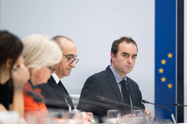Sébastien Lecornu, Prime minister Emmanuel Macron president of the French Republic , convenes a national defense and security council meeting on the situation in Iran and the Middle East, February 28, 2026 The head of state was flanked by Prime minister S Lecornu, L Nunez, Minister of the Interior, C Vautrin, Minister of Defense The French president called for an urgent meeting of the UN Security Council following US and Israeli strikes on Iran and Tehrans retaliation, affirmant que lescalade doit cesser Jeanne Accorsini Pool Bestimage Following US and Israeli strikes on Iran, the French President Emmanuel Macron addresses a national defense council meeting with several ministers French Prime minister S Lecornu, French Minister of interior Copyright: xJeannexAccorsini Pool BestimagexJeannexAccorsini Pool Bestimagex