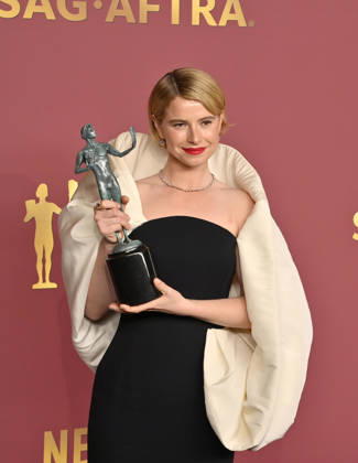 Jessie Buckley, winner of the Outstanding Performance by a Female Actor in a Leading Role award for Hamnet, appears backstage during the 32nd annual SAG Awards held at the Shrine Auditorium in Los Angeles on Sunday, March 1, 2026.  LAP20260301152 JIMxRUYMEN