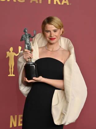 Jessie Buckley, winner of the Outstanding Performance by a Female Actor in a Leading Role award for Hamnet, appears backstage during the 32nd annual SAG Awards held at the Shrine Auditorium in Los Angeles on Sunday, March 1, 2026.  LAP20260301153 JIMxRUYMEN