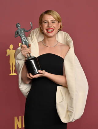 Jessie Buckley, winner of the Outstanding Performance by a Female Actor in a Leading Role award for Hamnet, appears backstage during the 32nd annual SAG Awards held at the Shrine Auditorium in Los Angeles on Sunday, March 1, 2026.  LAP20260301155 JIMxRUYMEN