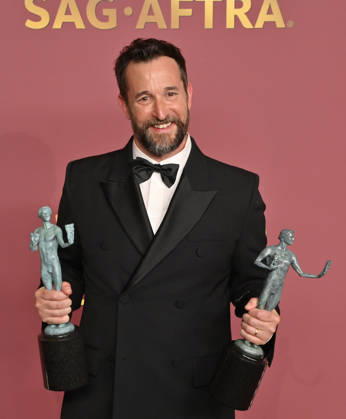 Noah Wyle, winner of the Outstanding Performance by a Male Actor in a Drama Series and Outstanding Performance by an Ensemble in a Drama Series Awards for The Pitt, appears backstage during the 32nd annual SAG Awards held at the Shrine Auditorium in Los Angeles on Sunday, March 1, 2026.  LAP20260301157 JIMxRUYMEN