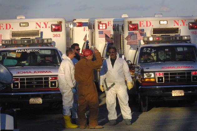 American Airlines Fight 587 Crashes in NYC Nov 12, 2001; Queens, NY, USA; A view of Hanger 17 @ Floyd Bennett Field which is serving as a temporary morgue for the passasgers of American Airlines Flight 587 which crashed in Belle Harbor, Queens shortly after takeoff from JFK Airport.. Copyright: xNancyxKaszermanx
