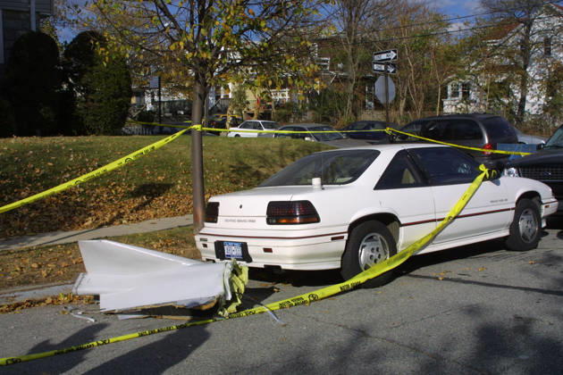 American Airlines Fight 587 Crashes in NYC Nov 12, 2001; Queens, NY, USA; A piece of the wreckage of American Airlines Flight 587 which crashed in Belle Harbor, Queens shortly after takeoff from JFK Airport.. Copyright: xNancyxKaszermanx