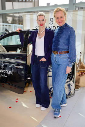 Neue Beauty-Ära bei Strandfein: Uta Raasch und Jeannine Halene präsentieren die Strandfein Beauty Signature Line - Designerin Uta Raasch mit ihrer Geschäftspartnerin Jeannine Halene (Agentur Rheinschurken.de ) setzen ein starkes Zeichen mit ihrer neu gegründeten Marke ! Im Foto ebenfalls Pharmamanagerin Marion Bock von IBSA Pharma Germany Düsseldorf The Art of Beauty Messe NRW Deutschland