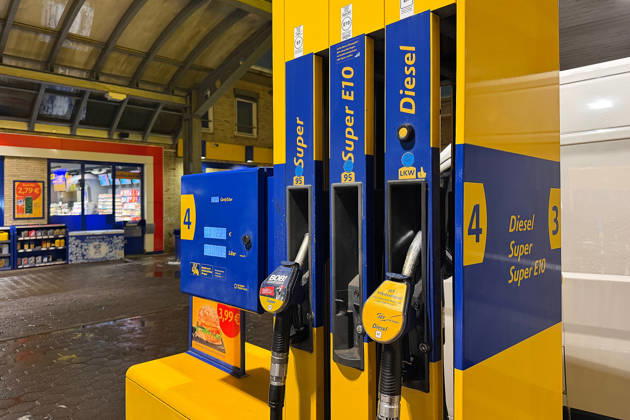 Stock- und Symbolbilder I 9.3.26 Winterdiesel, Tankstelle im Winter Hamburg Hamburg Hamburg Deutschland Copyright: xLobeca FelixxSchlikisx