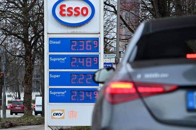 Kein Ende in Sicht-taeglich neue Hoechsstaende beim Tanken.Diesel teurer als Benzin! Explodierende Spritpreise wegen Iran Krieg dauern an. Benzinpreise an einer Tankstelle in Muenchen am 09.03.2026