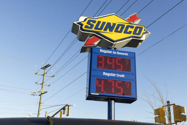 Fuel Prices In The USA Fuel prices at a Sunoco gas station in Alexandria, Virginia, USA, on March 9, 2025. Oil prices surge amid the ongoing Iran war after Tehran launches missile attacks across the Gulf region, and tensions threaten shipping through the strategic Strait of Hormuz, a key global oil transit route. Virginia Virginia United States  Copyright: xAashishxKiphayetx originalFilename: kiphayet-fuelpric260309_np0bn.jpg