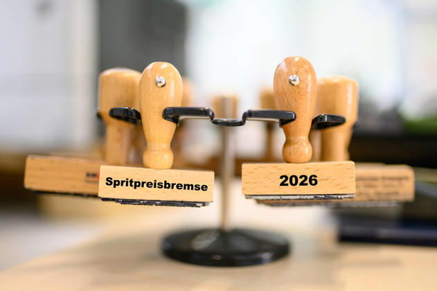 Spritpreise und Spritpreisbremse I 10.03.2026 Aktuelle Spritpreise. Spritpreisbremse, Mehrwertsteuer und CO2 Steuer. Hamburg Hamburg Hamburg Deutschland Copyright: xLobeca FelixxSchlikisx