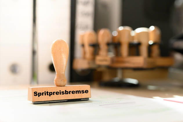 Spritpreise und Spritpreisbremse I 10.03.2026 Aktuelle Spritpreise. Spritpreisbremse, Mehrwertsteuer und CO2 Steuer. Hamburg Hamburg Hamburg Deutschland Copyright: xLobeca FelixxSchlikisx
