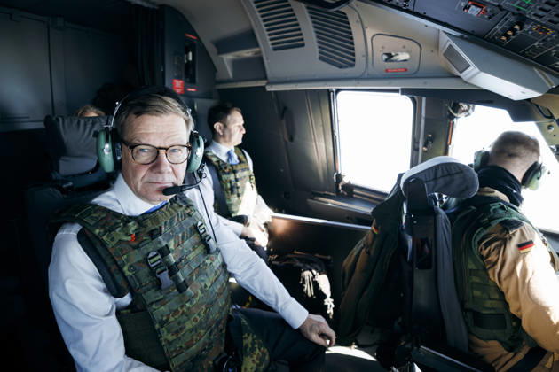 Johann Wadephul (CDU), Bundesaussenminister, aufgenommen waerend eines Fluges nach Tel Aviv in einer A400M der Bundeswehr. 10.03.2026. Fotografiert im Auftrag des Auswaertigen Amtes (AA) Tel Aviv ISRAEL Copyright: xFelixxZahn AAx
