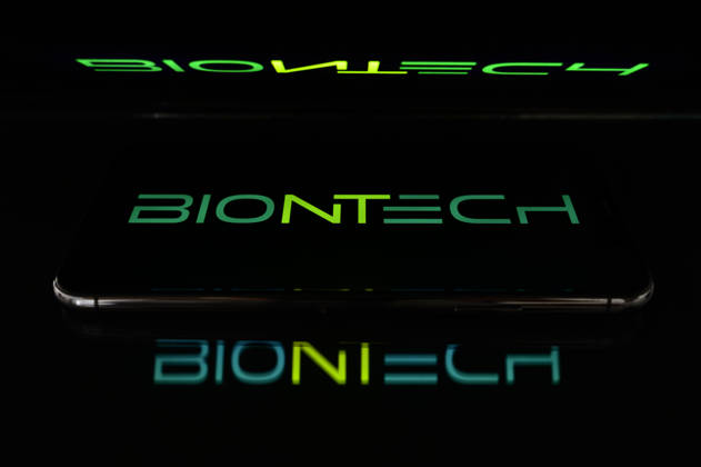 BioNTech: Annual Financial Results The logo of the German biotechnology company BioNTech appears on the screen of a smartphone placed on a reflective surface onto which another of the company s logos is projected, in Creteil, France, on March 10, 2026, as the company releases its financial results for the fourth quarter and fiscal year 2025. CrÃ teil France  Copyright: xSamuelxBoivinx originalFilename: boivin-notitle260310_np1pE.jpg