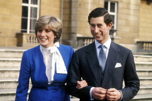 Feb 24, 1981 - London, England, UK - The oldest son of Queen Elisabeth II, PRINCE CHARLES with his fiancee Lady DIANA FRANCES SPENCER. Prince Charles was under immense pressure to find a suitable girl to marry and produce an heir. From a shortlist of names, the final choice for future Queen was Lady Diana Spencer, a children s nanny. When the couple announced their engagement in early 1981, Diana was 19 years old. Copyright: xKeystonexPressedienstx London UK - ZUMA1072 19810224_nin_k98_347 Copyright: xIMAGO KeystonexPressedienstx