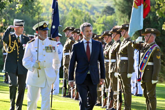 DENMARK ROYALS AUSTRALIA VISIT, Denmark s King Federik X inspects the Guard of Honour during a Ceremonial Welcome at Government House in Canberra, Sunday, March 15, 2026. ( NO ARCHIVING CANBERRA AUSTRALIAN CAPITAL TERRITORY AUSTRALIA Copyright: xMICKxTSIKASx 20260315162293824870
