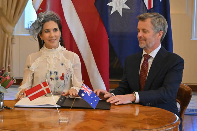 DENMARK ROYALS AUSTRALIA VISIT, Denmark s King Federik X and Queen Mary asign the Visitors Book during a Ceremonial Welcome at Government House in Canberra, Sunday, March 15, 2026. ( NO ARCHIVING CANBERRA AUSTRALIAN CAPITAL TERRITORY AUSTRALIA Copyright: xMICKxTSIKASx 20260315171579887981
