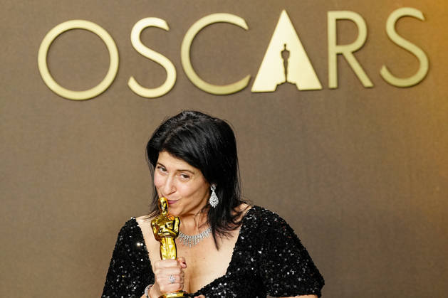 Cassandra Kulukundis celebrates in the press photo room after winning the Best Casting Oscar for One Battle After Another during the 98th annual Academy Awards in the Hollywood section of Los Angeles on Sunday, March 15, 2026. Conan O Brien is hosting the Oscars for the second consecutive year. LAP20260315335 BONNIExCASH