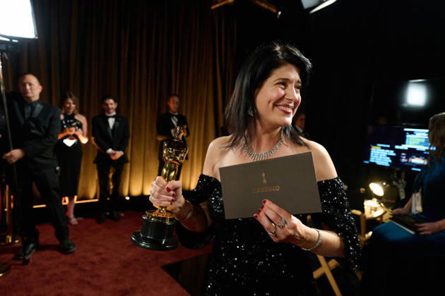 March 15, 2026, Hollywood, California, USA: CASSANDRA KULUKUNDIS, of One Battle After Another poses backstage with the Oscar for Casting during the 98th Oscars at Dolby Theatre at Ovation Hollywood on Sunday. Hollywood USA - ZUMAz03_ 20260315_zah_z03_038 Copyright: xRichardxHarbaughx