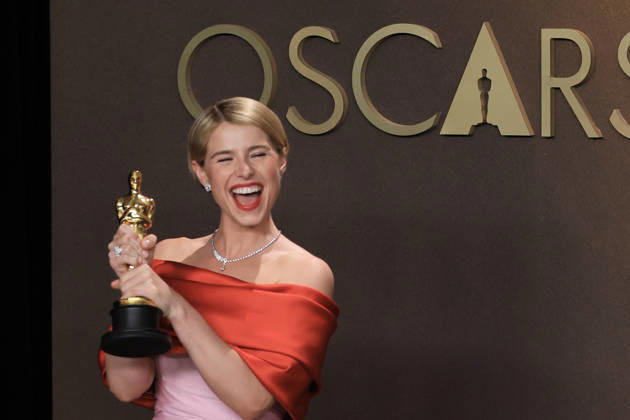 Jessie Buckley poses with the Best Actress award for Hamnet at the 98th Academy Awards ceremony in Los Angeles, USA March 15, 2026. 98th Academy Awards !ACHTUNG: NUR REDAKTIONELLE NUTZUNG!  Copyright: xArmandoxArorizox AME4421 20260316-55019712288_1