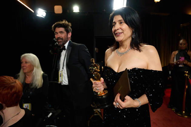 Cassandra Kulukundis backstage with the Oscar® for Casting during the 98th Oscars® at Dolby® Theatre at Ovation Hollywood on Sunday, March 15, 2026. Los Angeles CA USA 350081210PLX