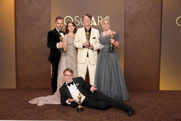 98th Oscars, Academy Awards Radovan Sibrt, Alzbeta Karaskova, David Borenstein, Pavel Talankin, and Helle Faber pose backstage with the Oscar for Documentary Feature Film during the live ABC Telecast of the 98th Oscars at Dolby Theatre at Ovation Hollywood on Sunday, March 15, 2026., Credit:Etienne Laurent The Academy Avalon United States of America, CA, Hollywood, Dolby Theater Copyright: xEtiennexLaurentx xThexAcademyx xAvalonx 1083383336