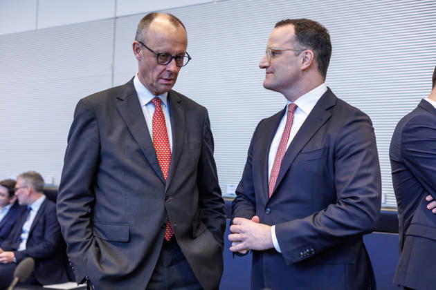 Fraktionssitzung CDU CSU Friedrich Merz (CDU), Fraktionsvorsitzender und Jens Spahn bei einer Fraktionssitzung am 17.03.2026 in Berlin. Berlin Berlin Deutschland Bundestag