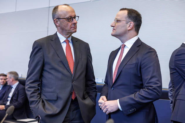 Fraktionssitzung CDU CSU Friedrich Merz (CDU), Fraktionsvorsitzender und Jens Spahn bei einer Fraktionssitzung am 17.03.2026 in Berlin. Berlin Berlin Deutschland Bundestag