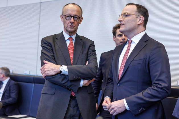 Fraktionssitzung CDU CSU Friedrich Merz (CDU), Fraktionsvorsitzender und Jens Spahn bei einer Fraktionssitzung am 17.03.2026 in Berlin. Berlin Berlin Deutschland Bundestag