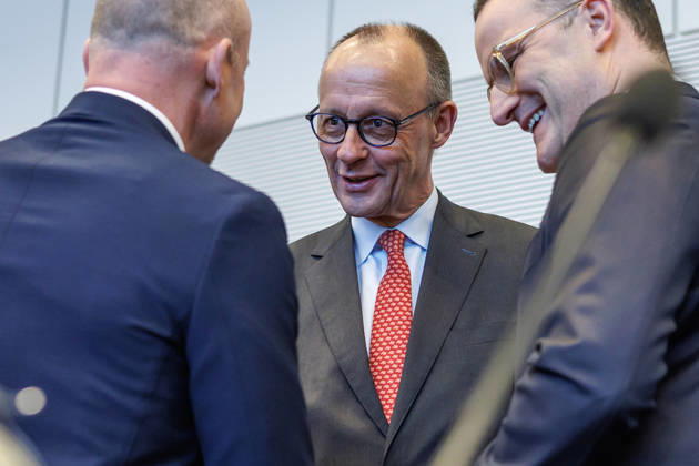 Fraktionssitzung CDU CSU Friedrich Merz (CDU), Fraktionsvorsitzender und Jens Spahn bei einer Fraktionssitzung am 17.03.2026 in Berlin. Berlin Berlin Deutschland Bundestag