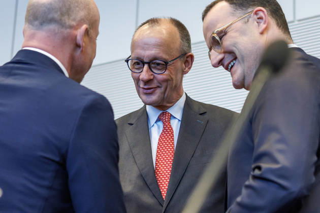 Fraktionssitzung CDU CSU Friedrich Merz (CDU), Fraktionsvorsitzender und Jens Spahn bei einer Fraktionssitzung am 17.03.2026 in Berlin. Berlin Berlin Deutschland Bundestag