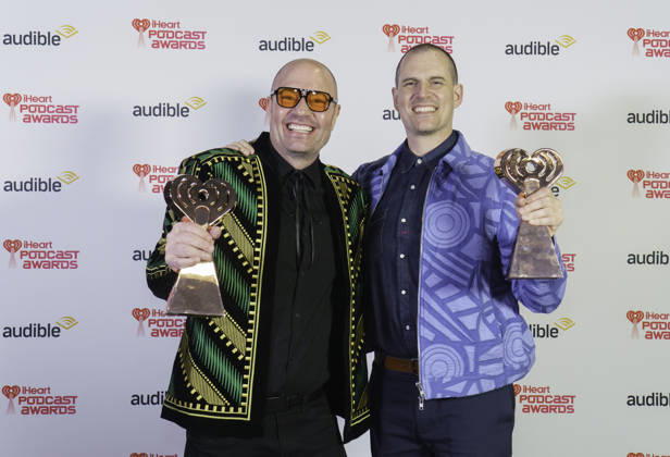 March 16, 2026: Austin, Texas. 2026 IHeartPodcast Awards, winners pose with their awards. Ben Mandelker & Ronnie Karam - Watch What Crappens Best TV & Film. - ZUMAda1_ 20260316_zap_da1_065 Copyright: xSandraxDahdahx
