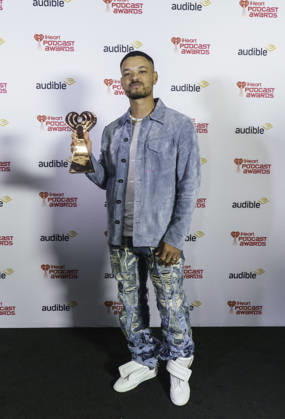 March 16, 2026: Austin, Texas. 2026 IHeartPodcast Awards, winners pose with their awards. Steven Bartlett for Best Business & Finance, - The Diary of a CEO. - ZUMAda1_ 20260316_zap_da1_084 Copyright: xSandraxDahdahx