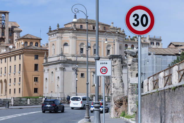 Zona 30 signs near the Teatro Marcello in Rome  Copyright: xMatteoxNardonex xipa-agency.netx xMatteoxNardonex IPA_Agency_IPA73078785