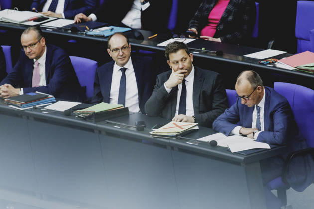 (R-L) Friedrich Merz (CDU), Bundeskanzler, Lars Klingbeil, Bundesminister der Finanzen, Alexander Dobrindt (CSU), Bundesminister des Innern, und Gunther Krichbaum, Staatsminister im Bundesministerium des Auswaertigen, aufgenommen im Rahmen der Debatte zur Regierungserklaerung im Deutschen Bundestag in Berlin, 18.03.2026. Berlin Deutschland Copyright: xFlorianxGaertnerx