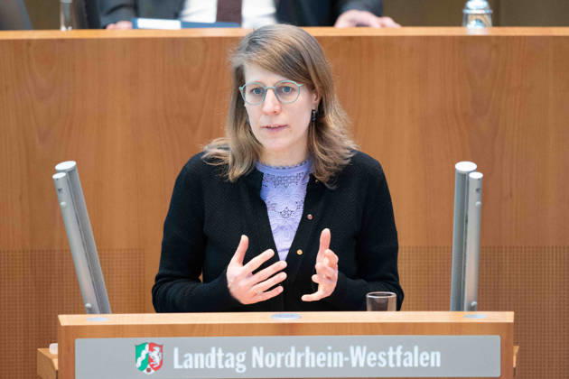 Verena SCHAEFFER, Schäffer, Ministerin fuer Kinder, Jugend, Familie, Gleichstellung, Flucht und Integration des Landes Nordrhein-Westfalen bei ihrer Rede 118. Sitzung des Landtags Nordrhein-Westfalen, im Landtag Nordrhein-Westfalen NRW, Duesseldorf am 18.03.2026,