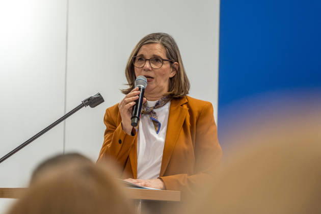 Erster Tag der Leipziger Buchmesse 2026 in Leipzig: Besucher strömen durch die Hallen, informieren sich über Neuerscheinungen und verfolgen Lesungen sowie Gespräche mit Autoren. Die Buchmesse zählt zu den wichtigsten Veranstaltungen der Literatur- und Verlagsbranche im deutschsprachigen Raum. Preisverleihung des Preis der Leipziger Buchmesse 2026 in Leipzig: Ausgezeichnet werden herausragende Werke in den Kategorien Belletristik, Sachbuch Essayistik und Übersetzung. Die Ehrung gilt als eine der bedeutendsten Literaturauszeichnungen Deutschlands und zieht große mediale Aufmerksamkeit auf sich. Katrin Göring-Eckardt (Bündnis 90 Die Grünen) eröffnet den Stand der Ukraine. Leipziger Buchmesse 2026 Tag 1